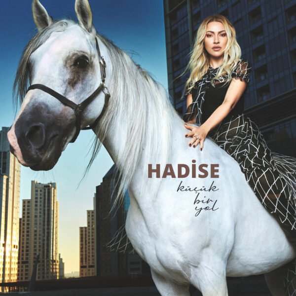 Hadise Küçük Bir Yol