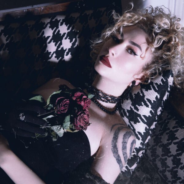 Sena Şener Porselen Kalbim